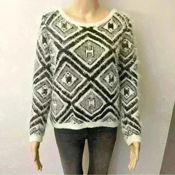 Vintage scoop  neck black & white soft fuzzy sweater jumper. - Picture 14 of 14